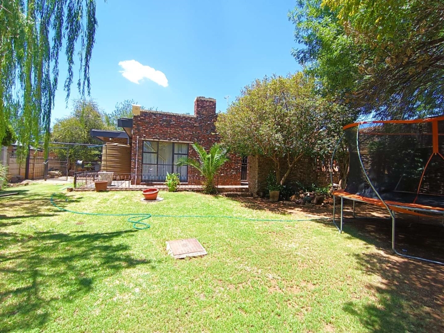 5 Bedroom Property for Sale in Fichardt Park Free State